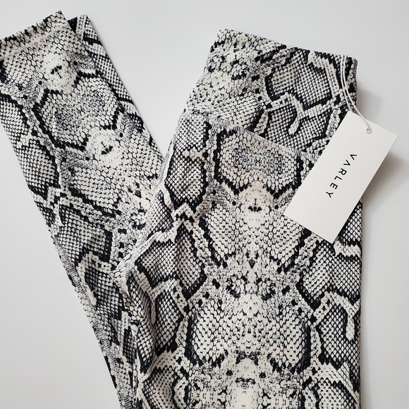 Varley Century 2.0 Leggings in Ivory Cobra Snake - Picture 7 of 7